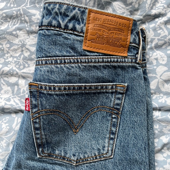 Levi’s Low Loose Jeans - Picture 5 of 7